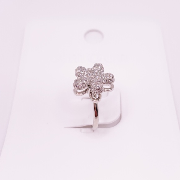 Dazzling Silver Floral Spinner Ring - Picture 2 of 4
